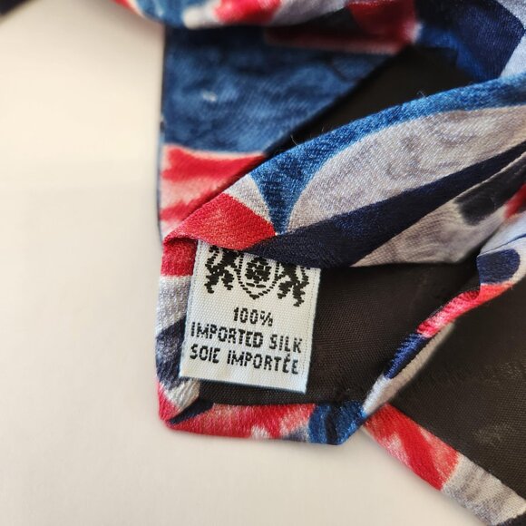 New Directions Met Museum Abstract Silk Tie – Made in Canada - Picture 3 of 5